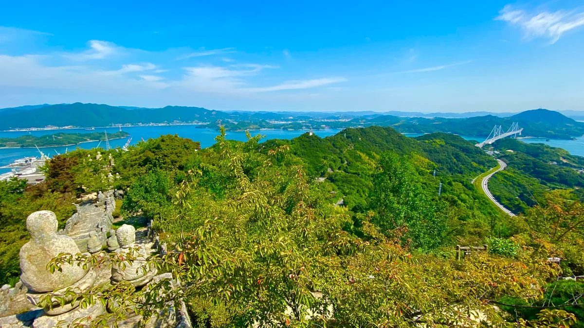 投稿写真：しまなみ海道 因島の絶景❣️白滝山 五百羅漢と因島大橋