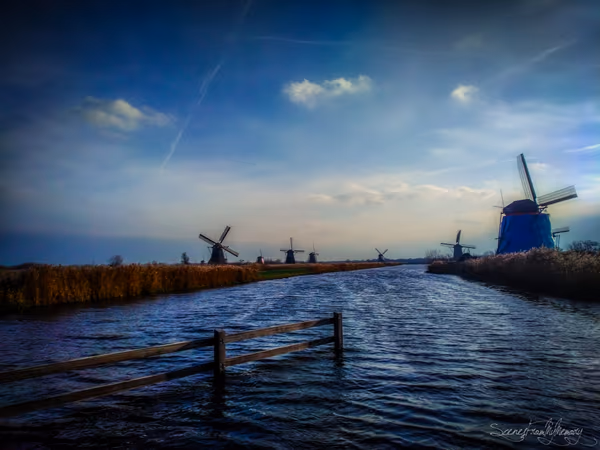 投稿：Windmills in the twilight