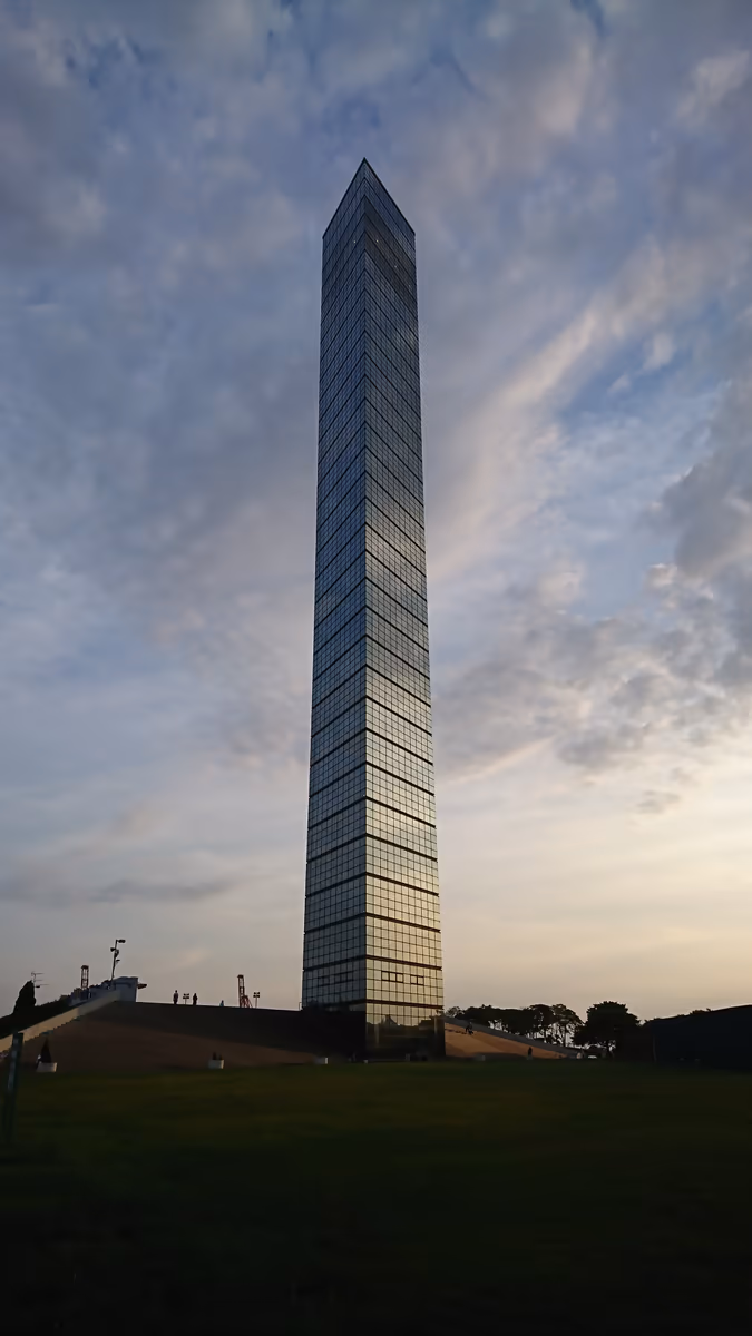 投稿写真：夏の夕方の千葉ポートタワー