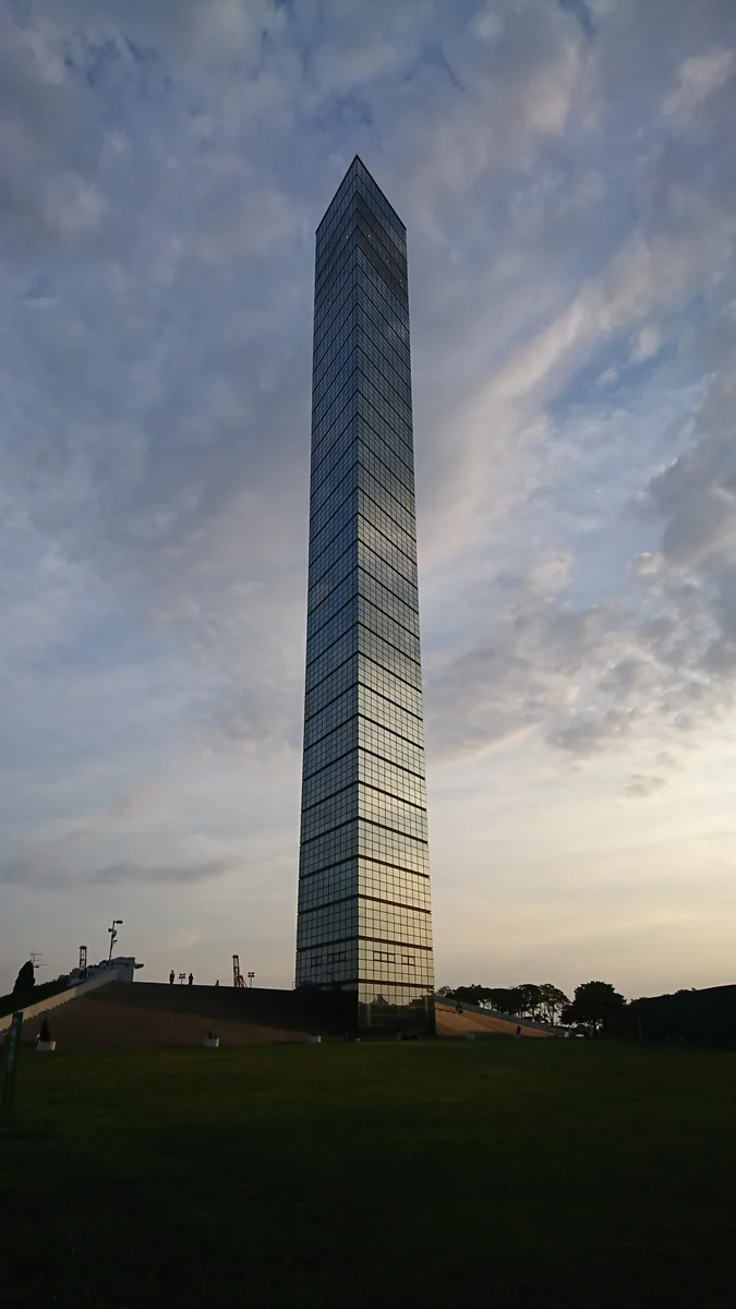 投稿写真：夏の夕方の千葉ポートタワー