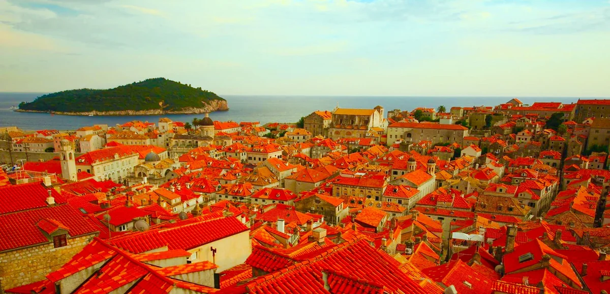 投稿写真：アドリア海に浮かぶオレンジ屋根の町（世界遺産ドブロブニク）