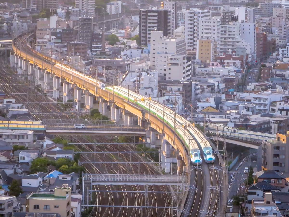 投稿写真：JR東日本新幹線E3+E5とE5のすれ違い