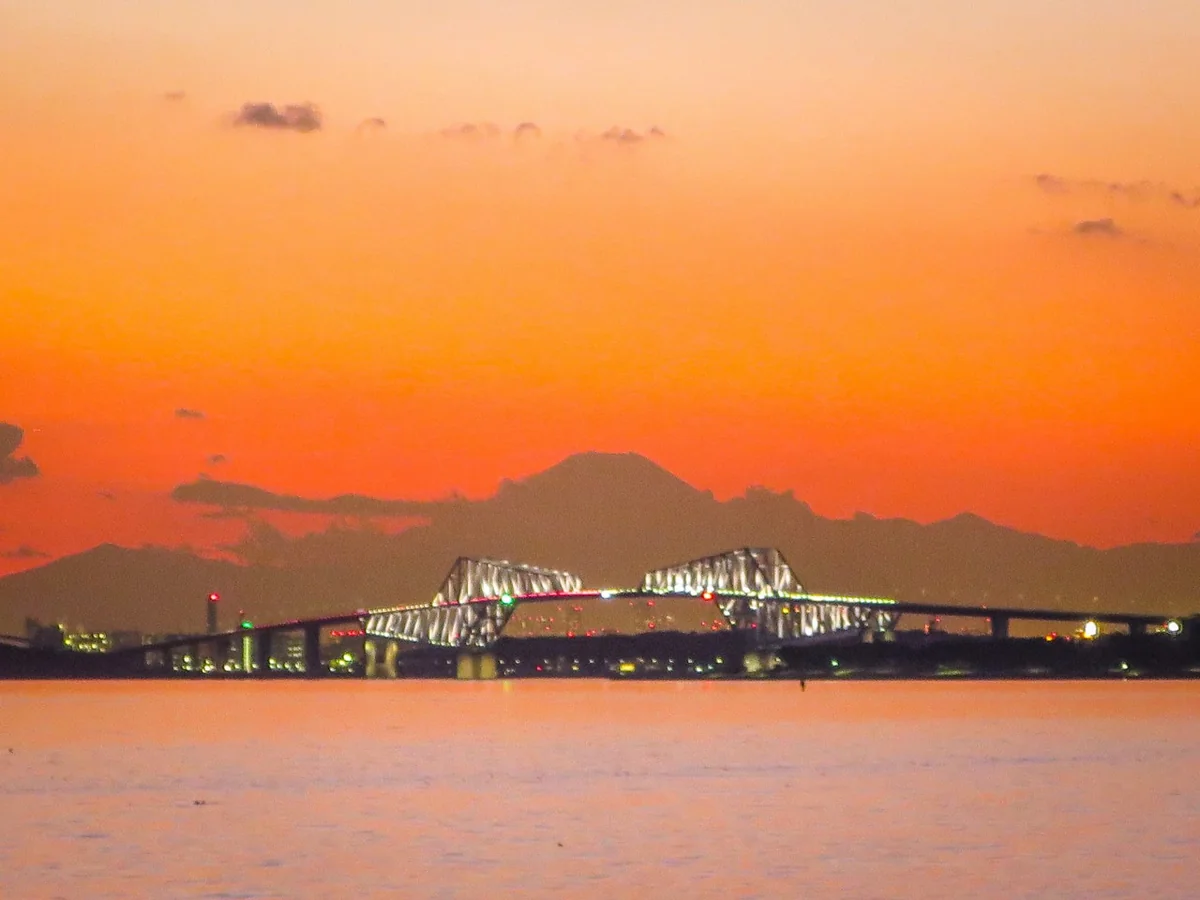 投稿写真：ライトアップされたゲートブリッジと夕富士