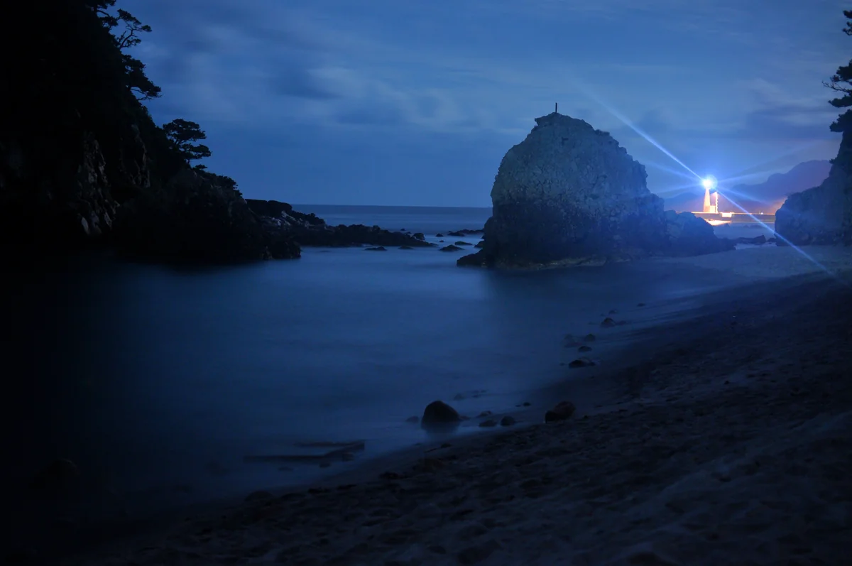 投稿写真：灯台と石白川海水浴場