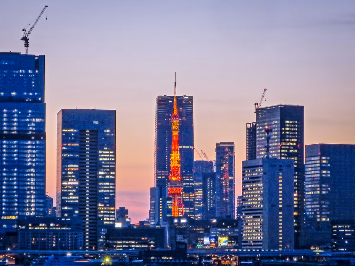 投稿写真：マジックアワーの東京タワー&麻布台ヒルズ