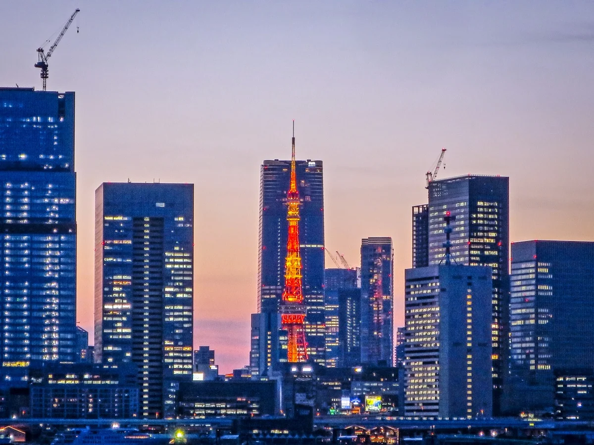 投稿写真：マジックアワーの東京タワー&麻布台ヒルズ