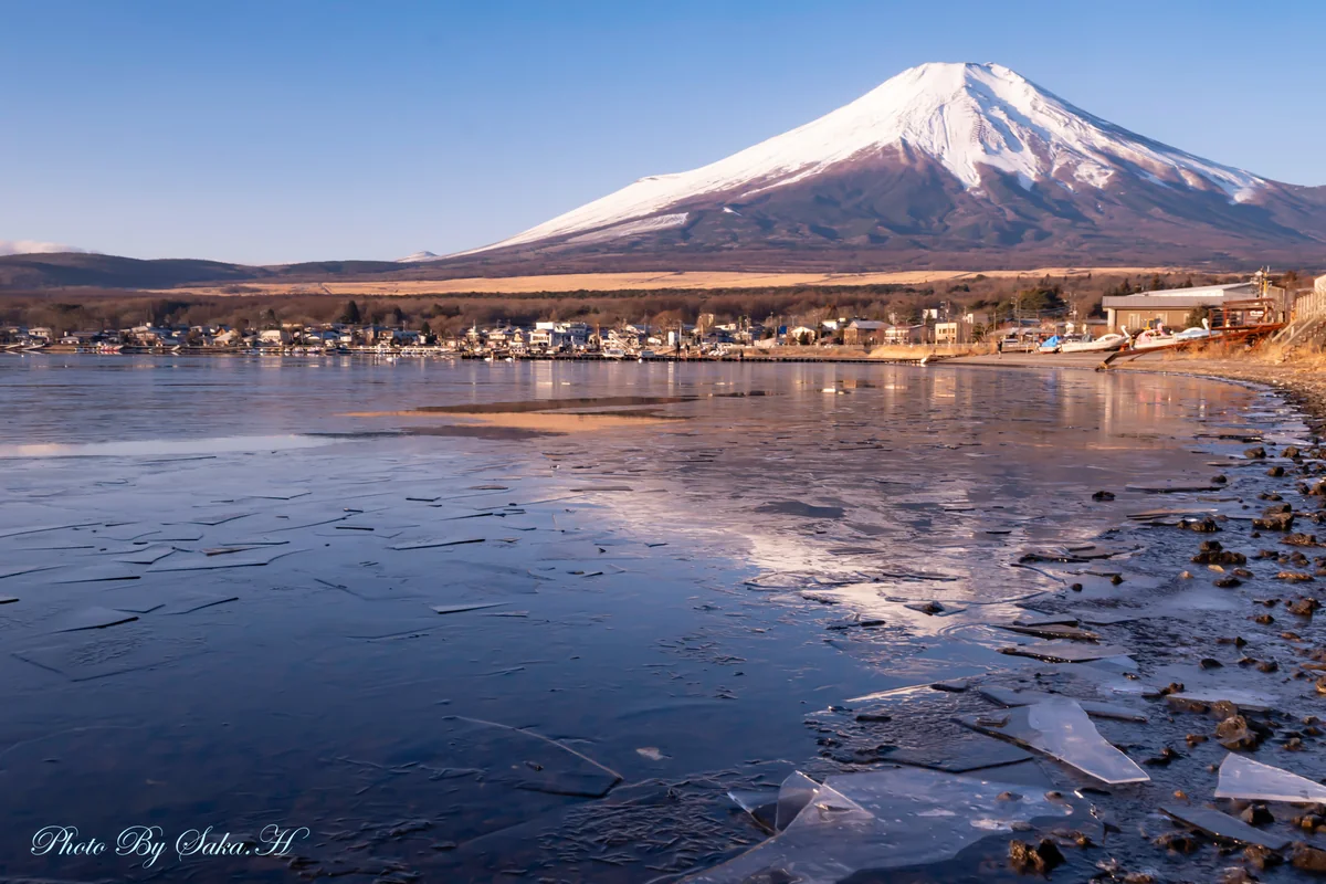 投稿写真：薄氷に写る逆さ富士