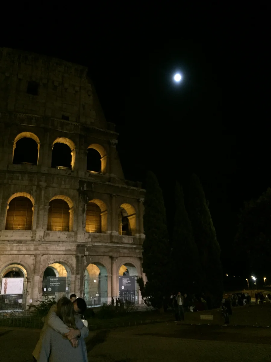 投稿写真：コロッセオと満月と…