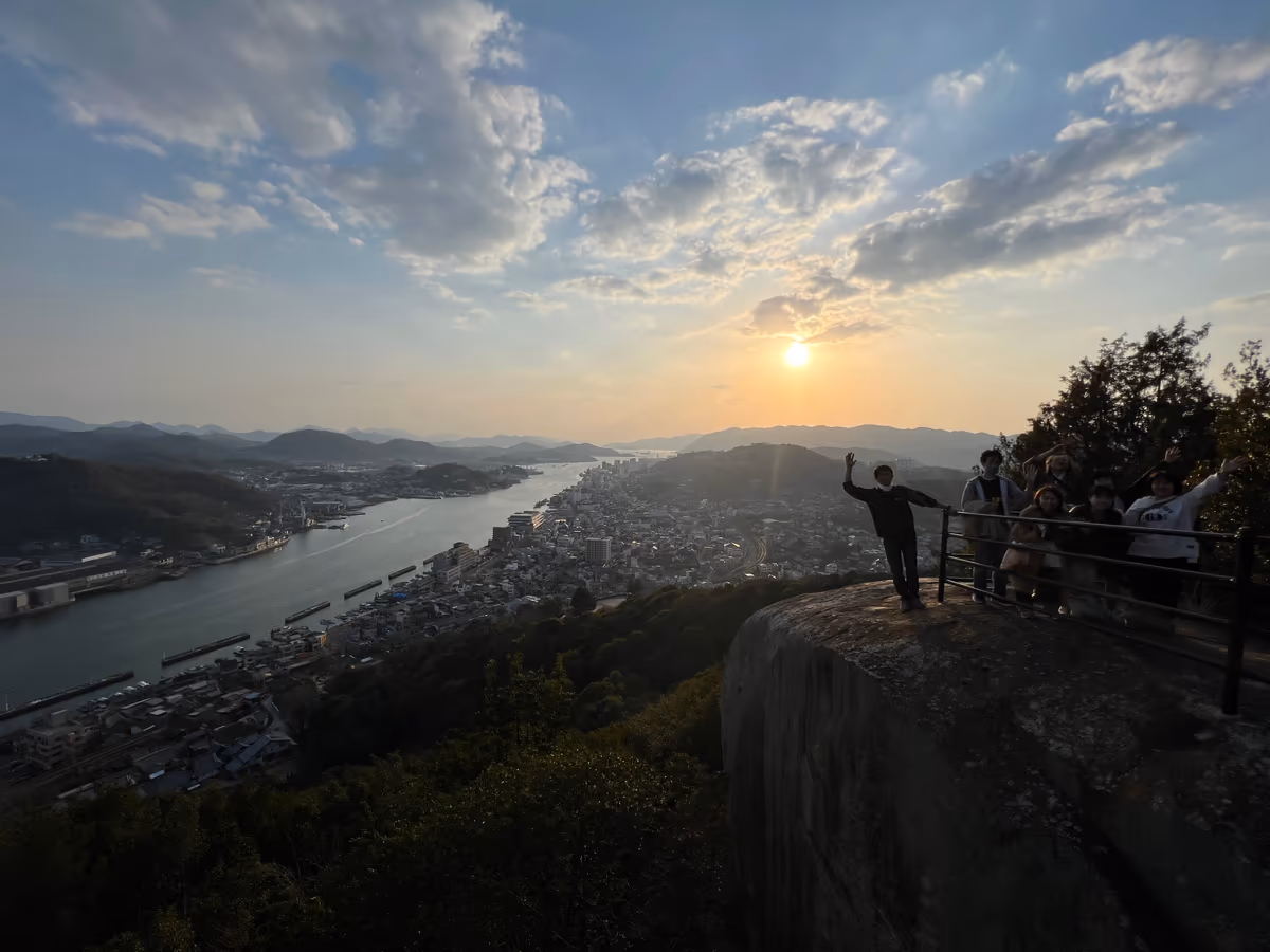 投稿写真：浄土寺　不道岩展望台にて　春の夕陽と一緒に