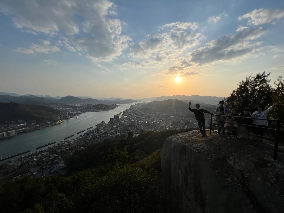投稿写真：浄土寺　不道岩展望台にて　春の夕陽と一緒に