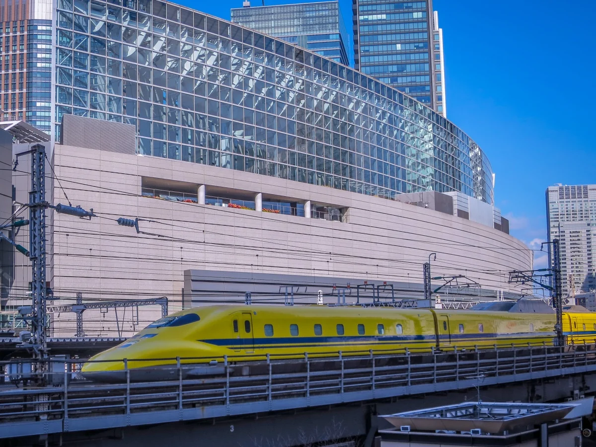 投稿写真：ドクターイエローと東京国際フォーラム