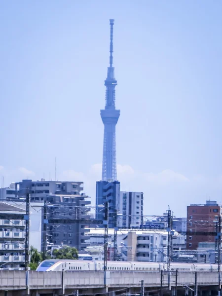 投稿：東京スカイツリーとE7系