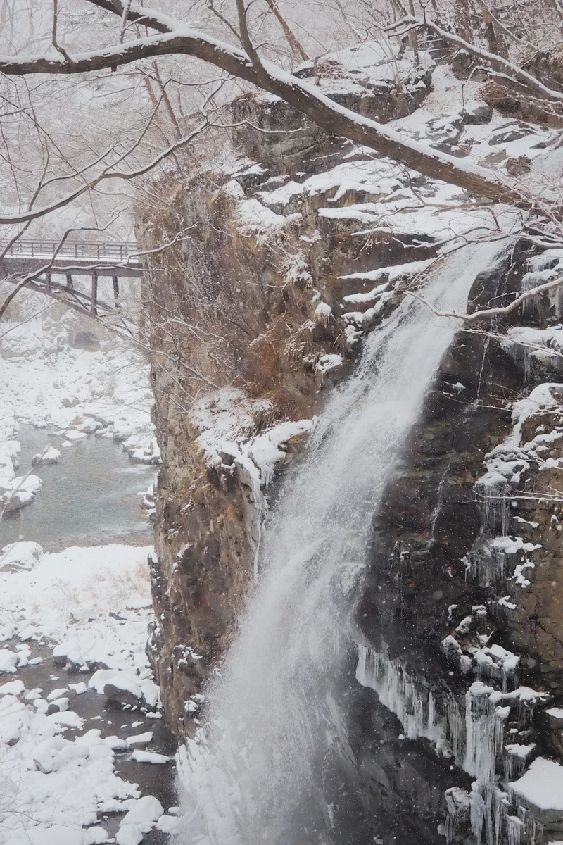 投稿写真：冬の怒涛の落水　虹見の滝