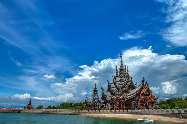 投稿：サンクチュアリ オブ トゥルースの全景