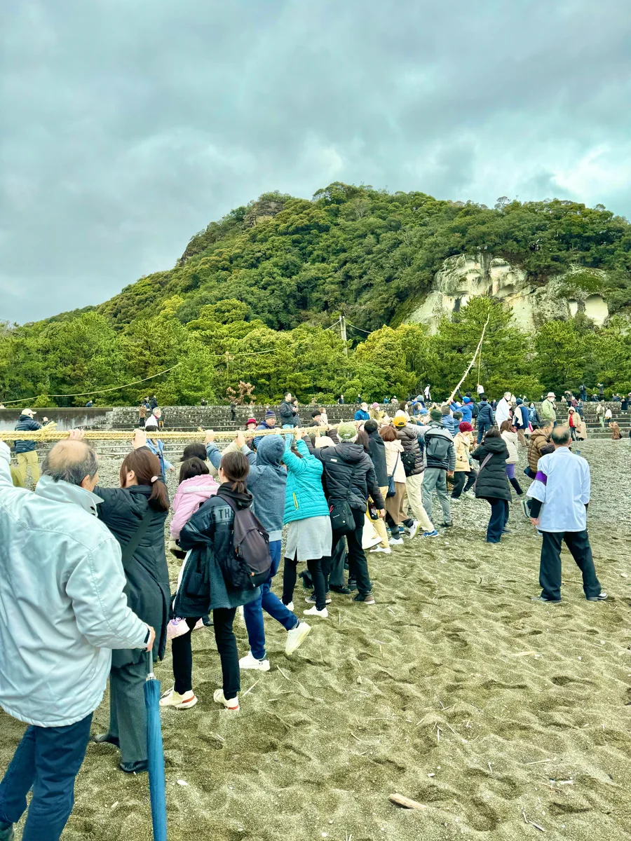 投稿写真：神々が眠る日本最古の地・世界遺産 花の窟の御綱掛け神事