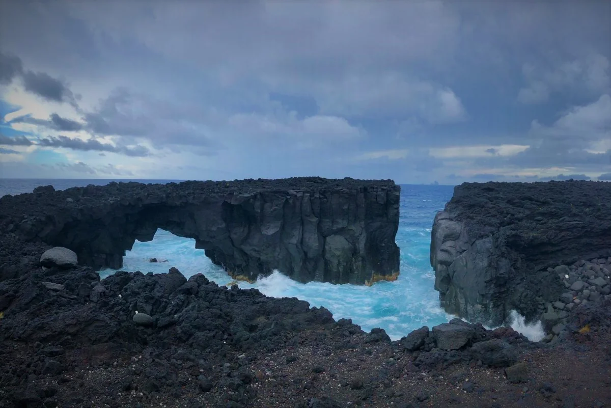 投稿写真：片方のメガネ岩