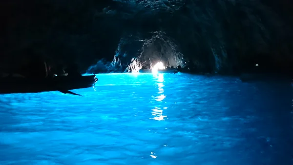 投稿：青の洞窟