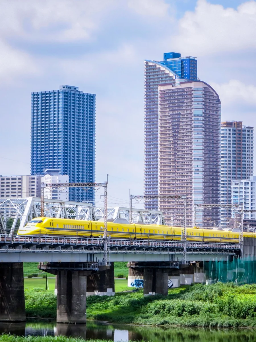 投稿写真：ドクターイエローとタワマン