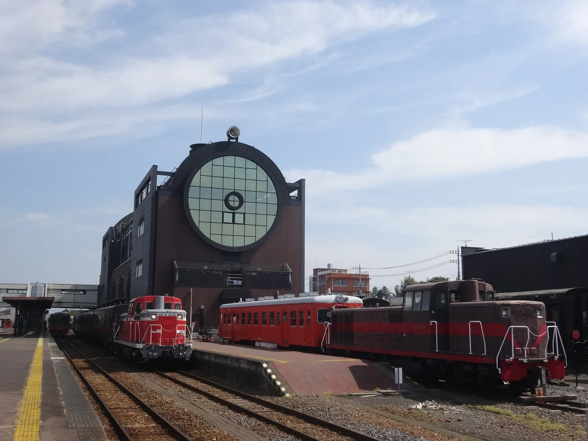 投稿写真：『 SL の形を模した駅舎』／真岡駅