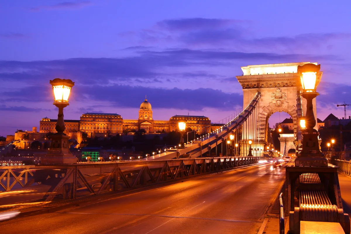 投稿写真：ブダペスト　くさり橋と王宮