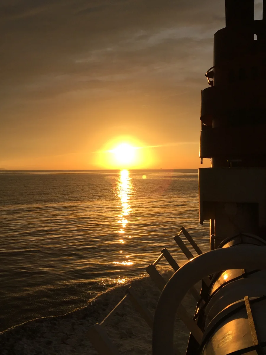 投稿写真：長崎県 宇久島へ向かうフェリーからの夕日