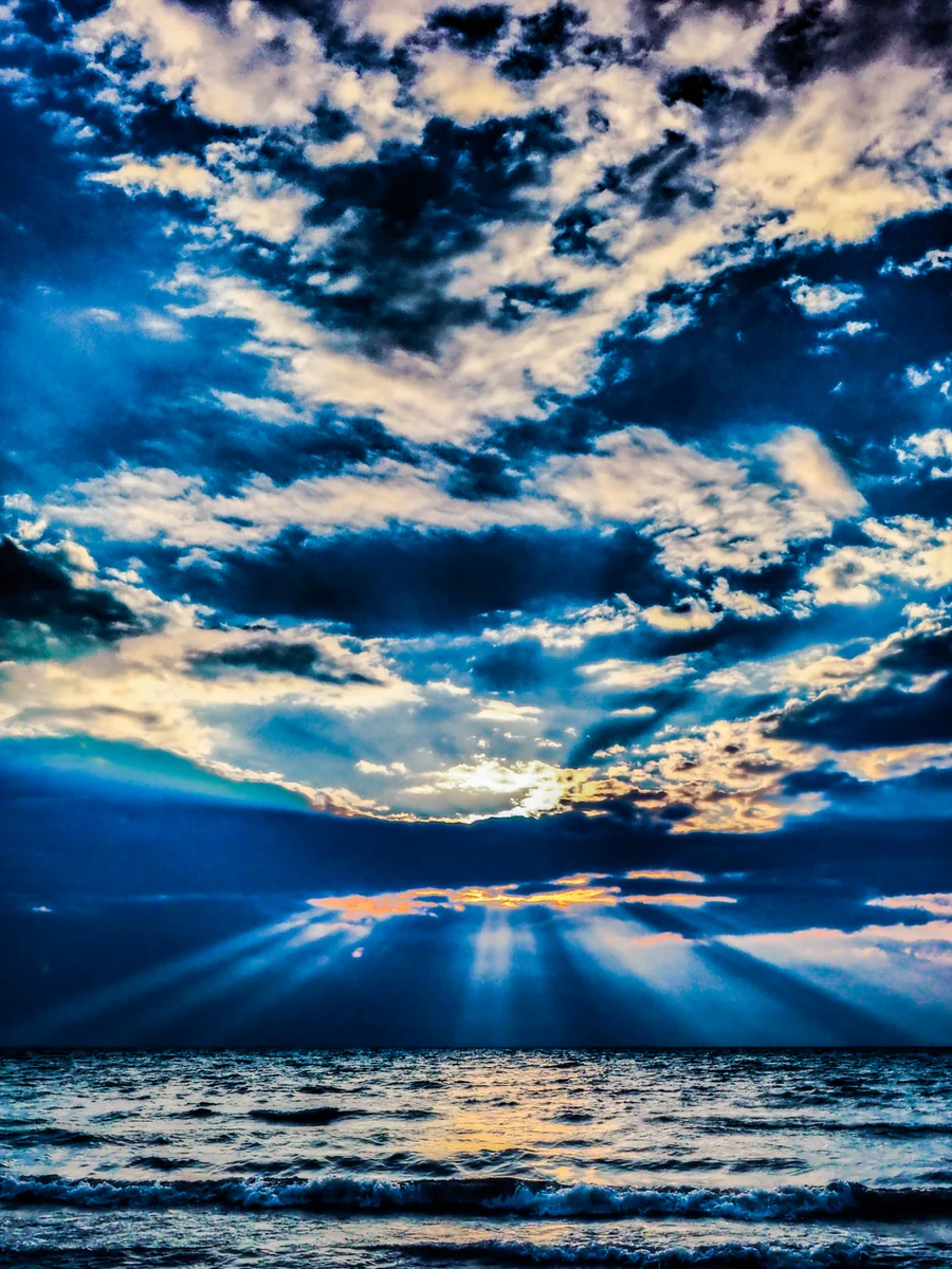 投稿写真：夜明けのレンブラント光線