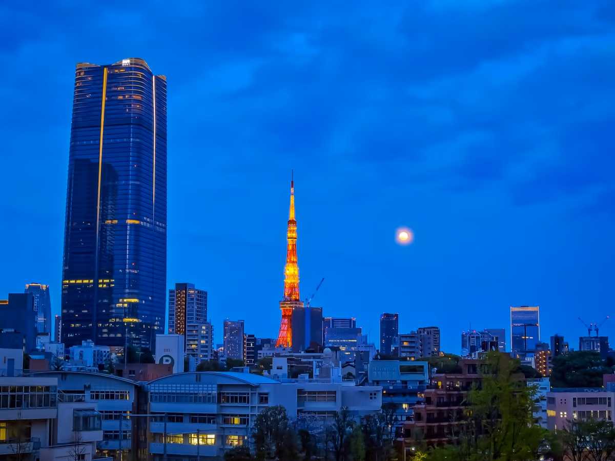 投稿写真：麻布台ヒルズと東京タワーと小望月