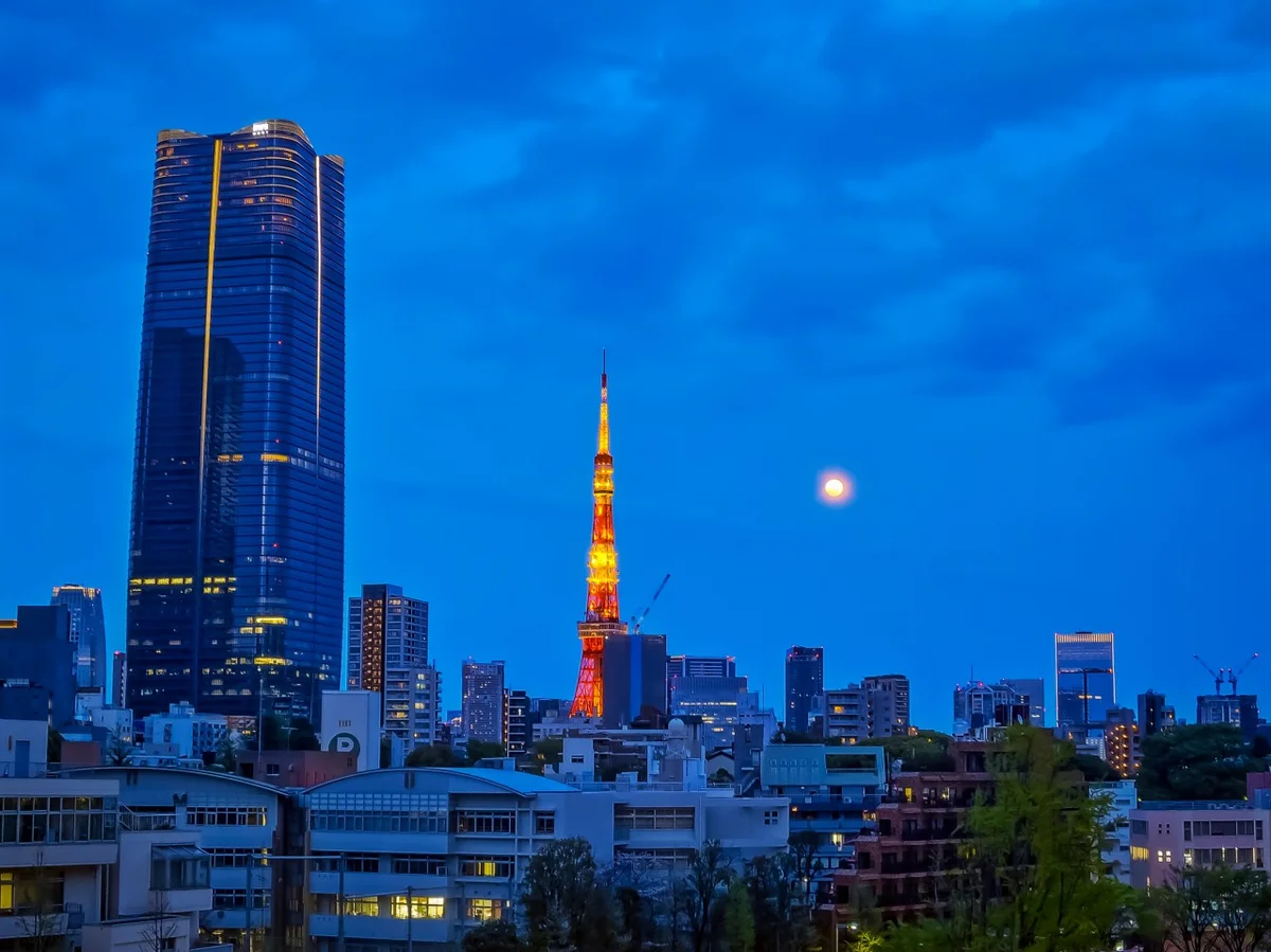 投稿写真：麻布台ヒルズと東京タワーと小望月