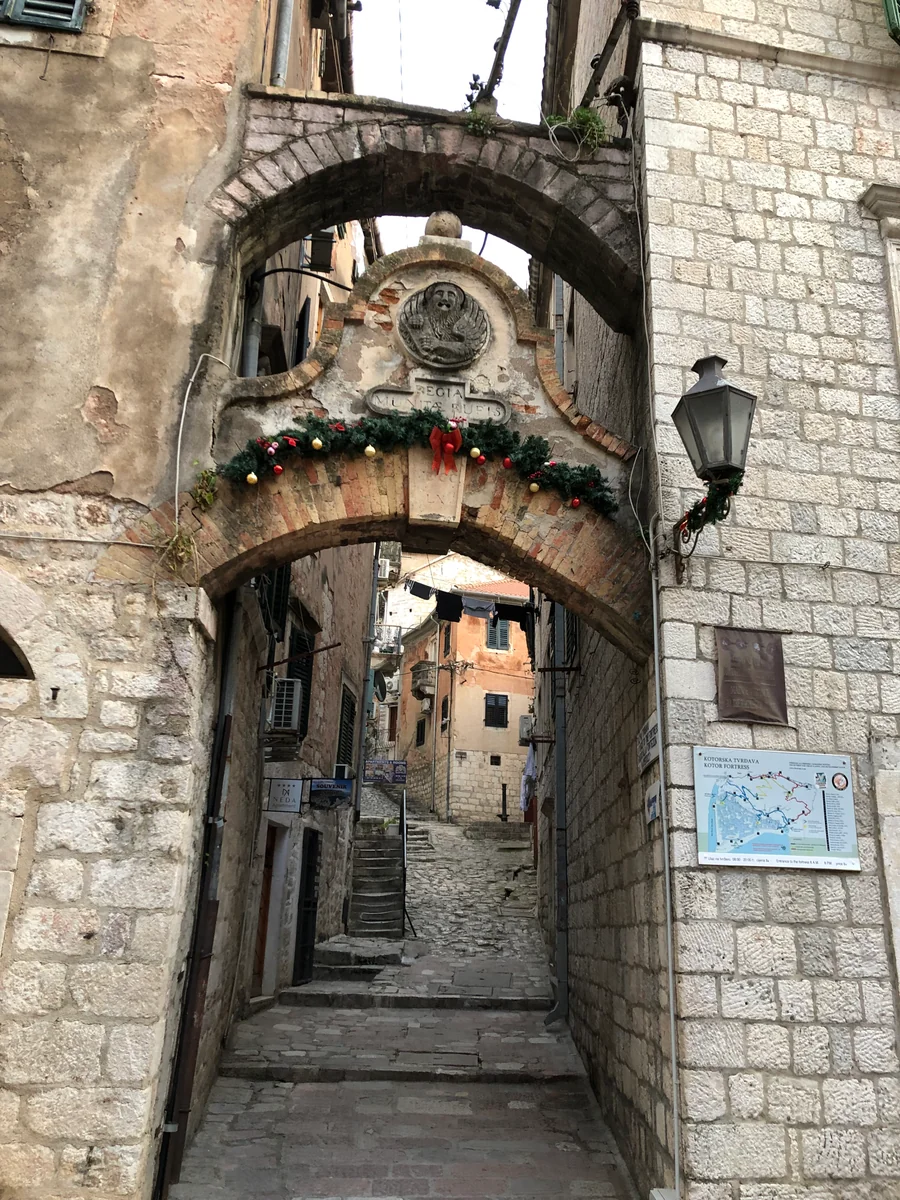 投稿写真：コトルの城壁の入口