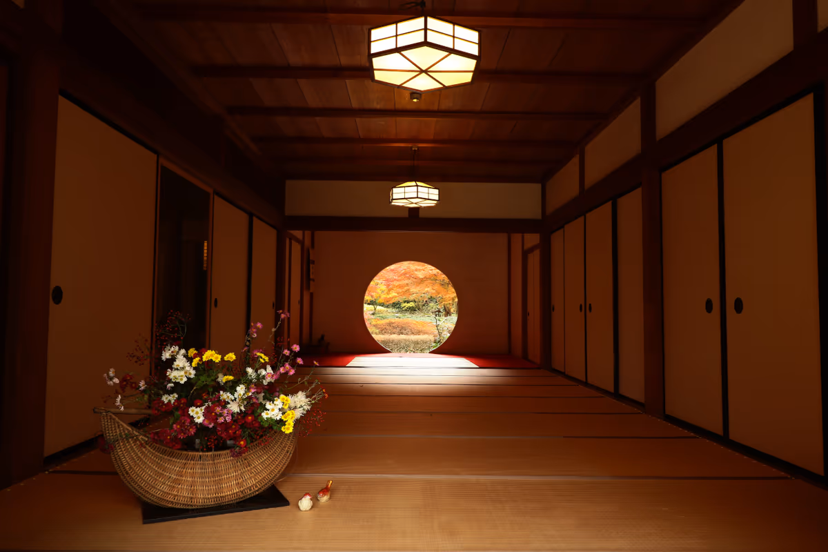 投稿写真：紅葉の円窓