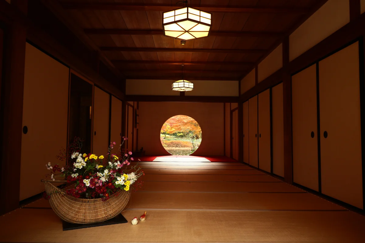 投稿写真：紅葉の円窓