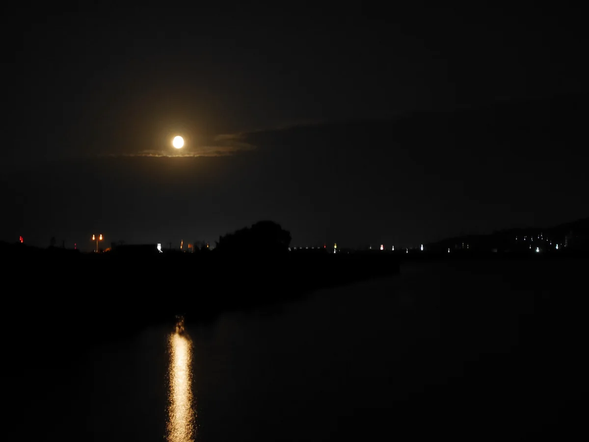 投稿写真：004百間川から中秋の名月（岡山）