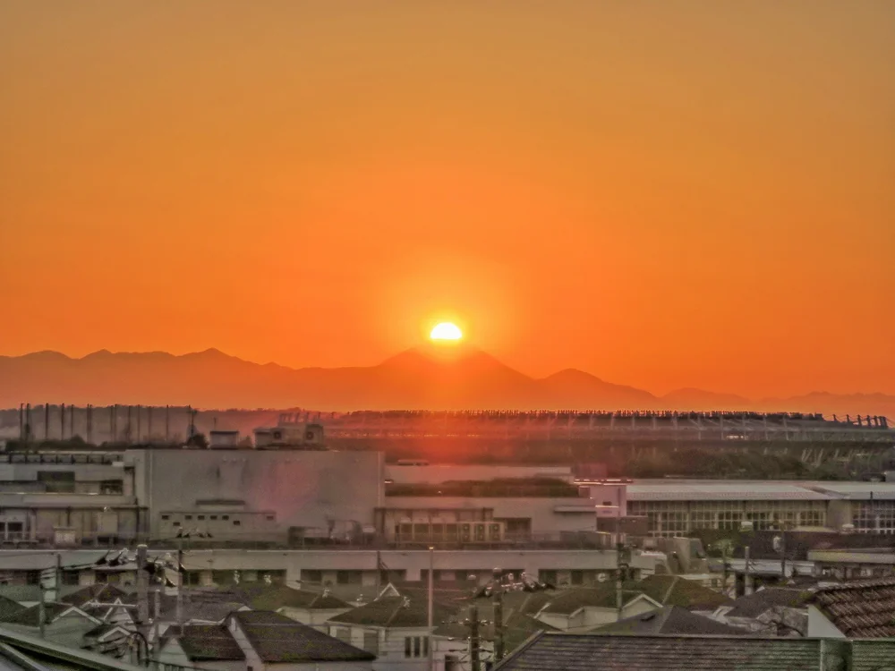 投稿写真：味スタ越しのダイヤモンド富士