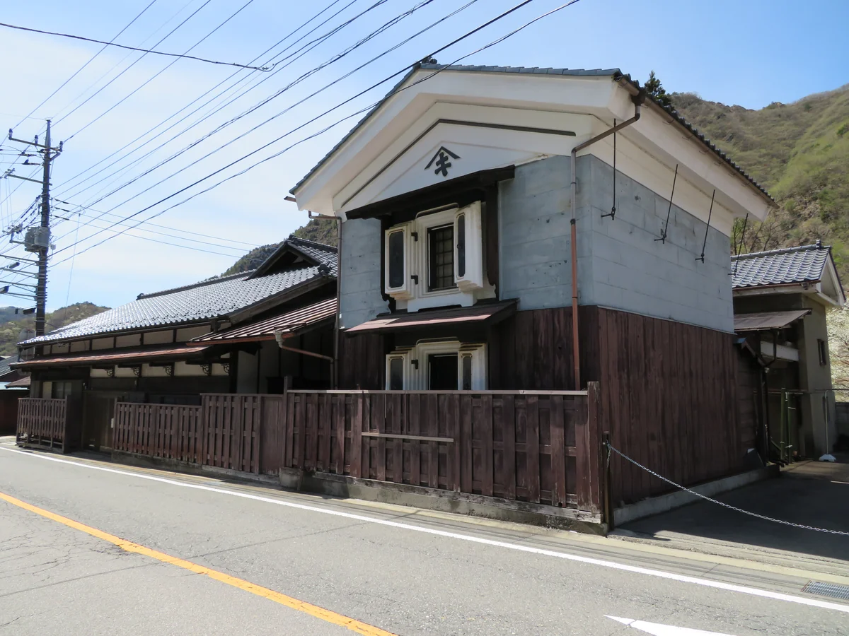 投稿写真：『街中の蔵』／間藤駅付近