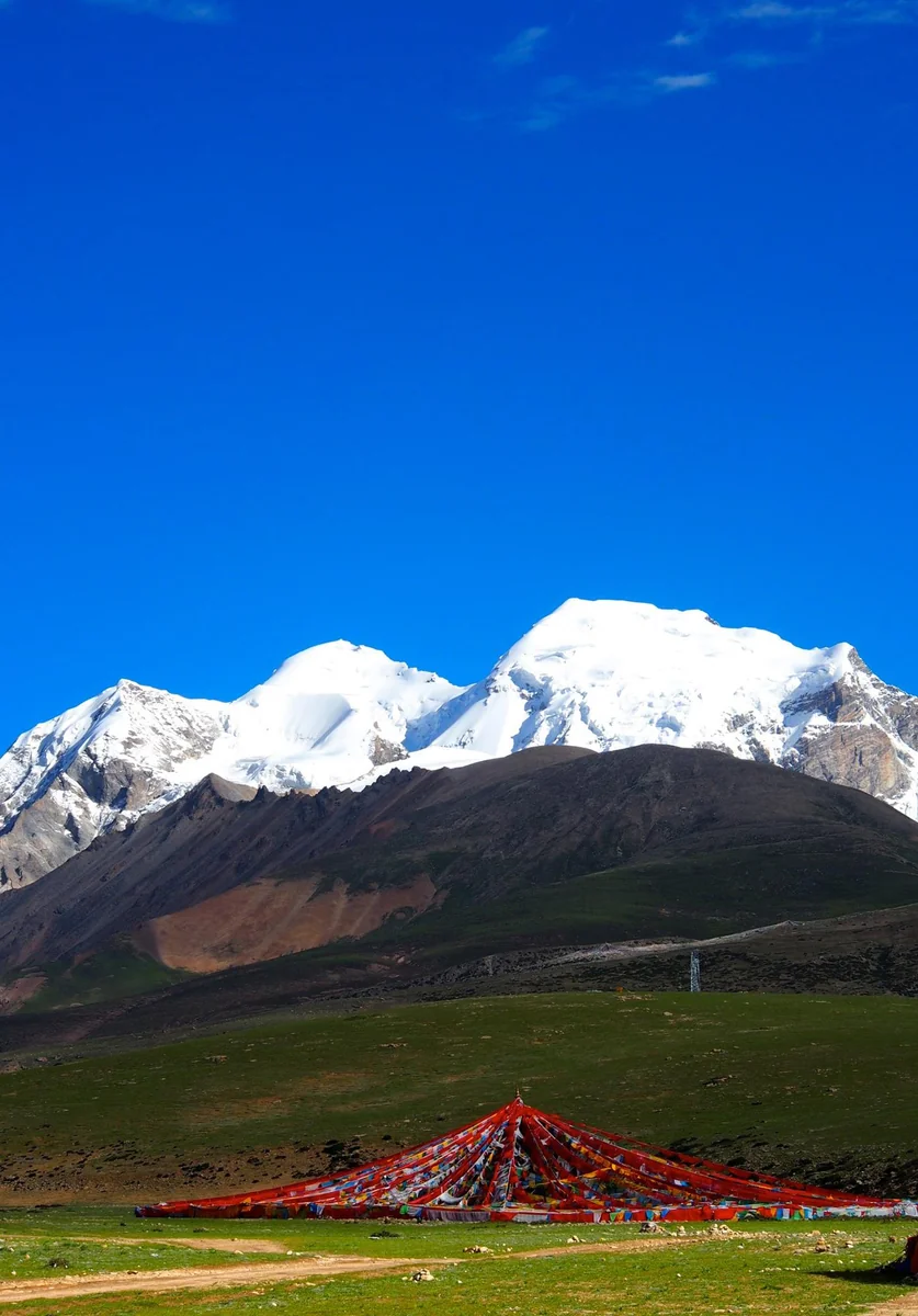 投稿写真：ヒマラヤ山脈とタルチョ