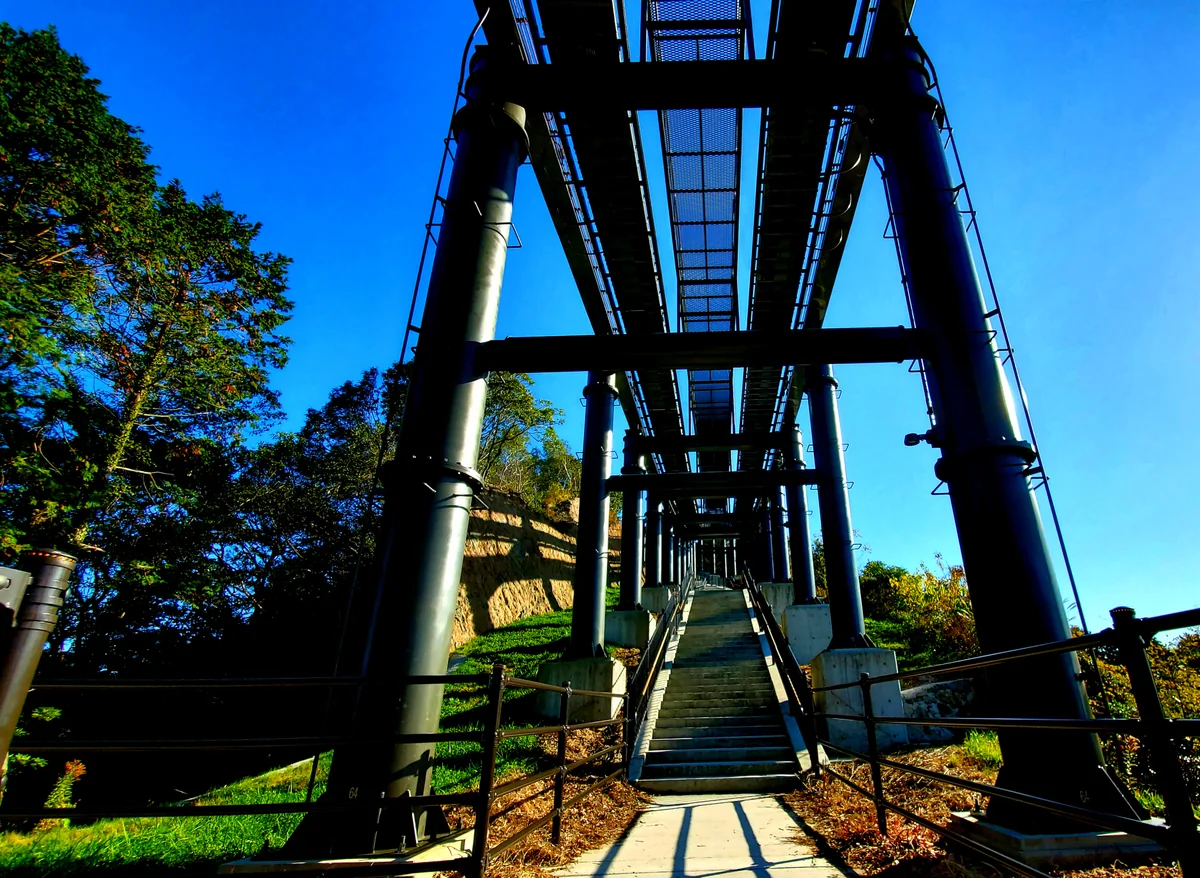 投稿写真：レールの下から