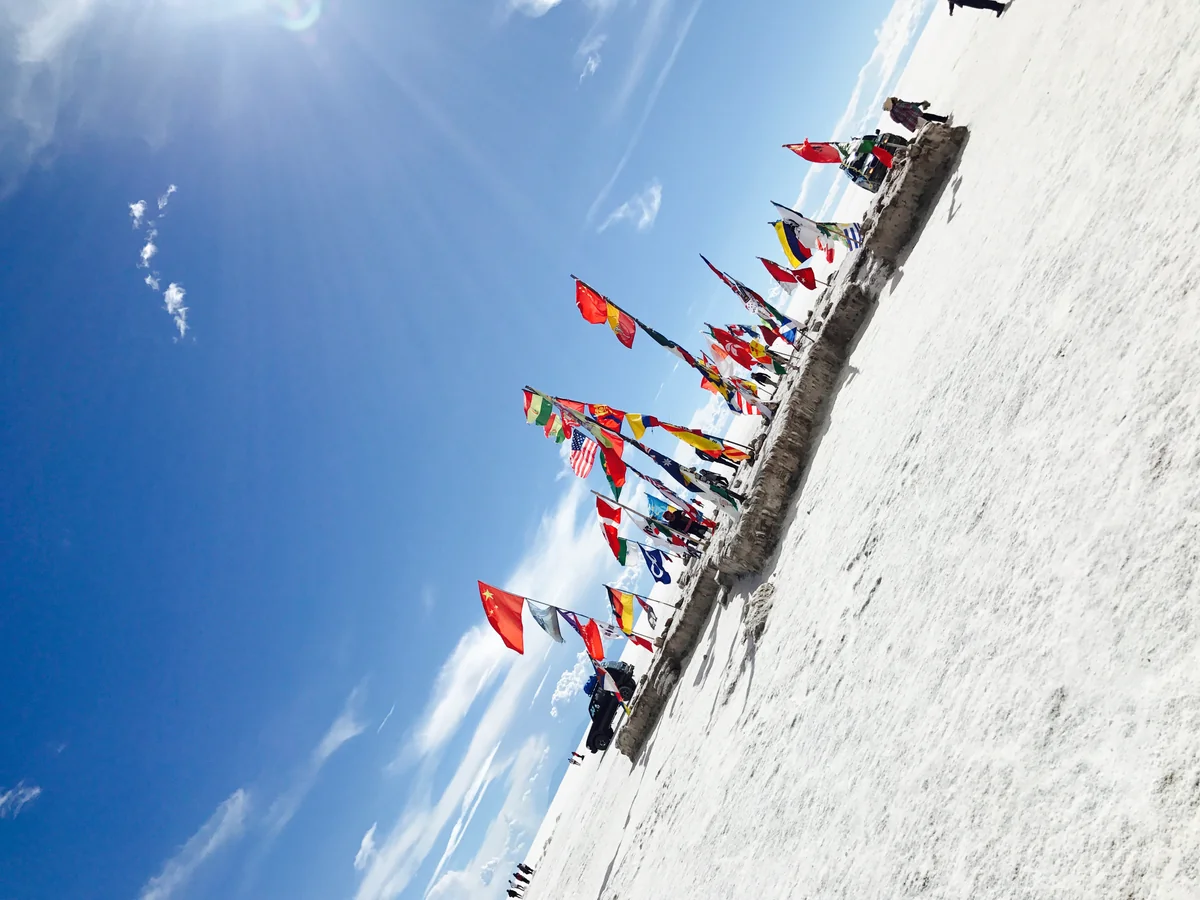 投稿写真：ウユニで色々な国旗