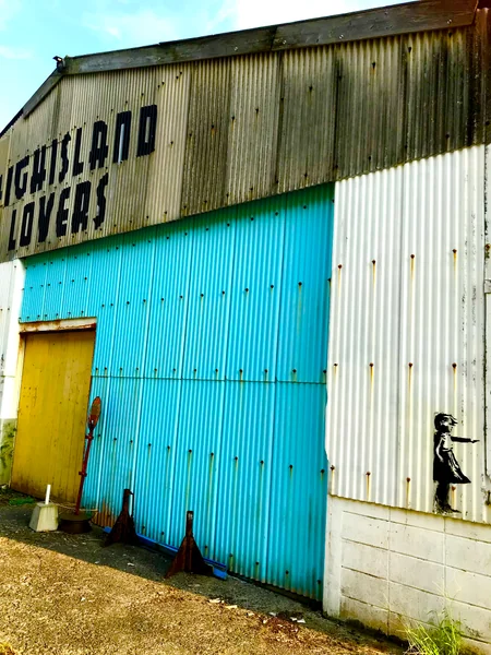 投稿：バンクシーが好みそうな建物に