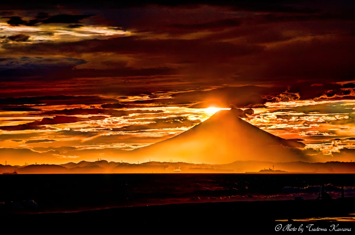 投稿写真：山頂に光が溢れ出す瞬間。