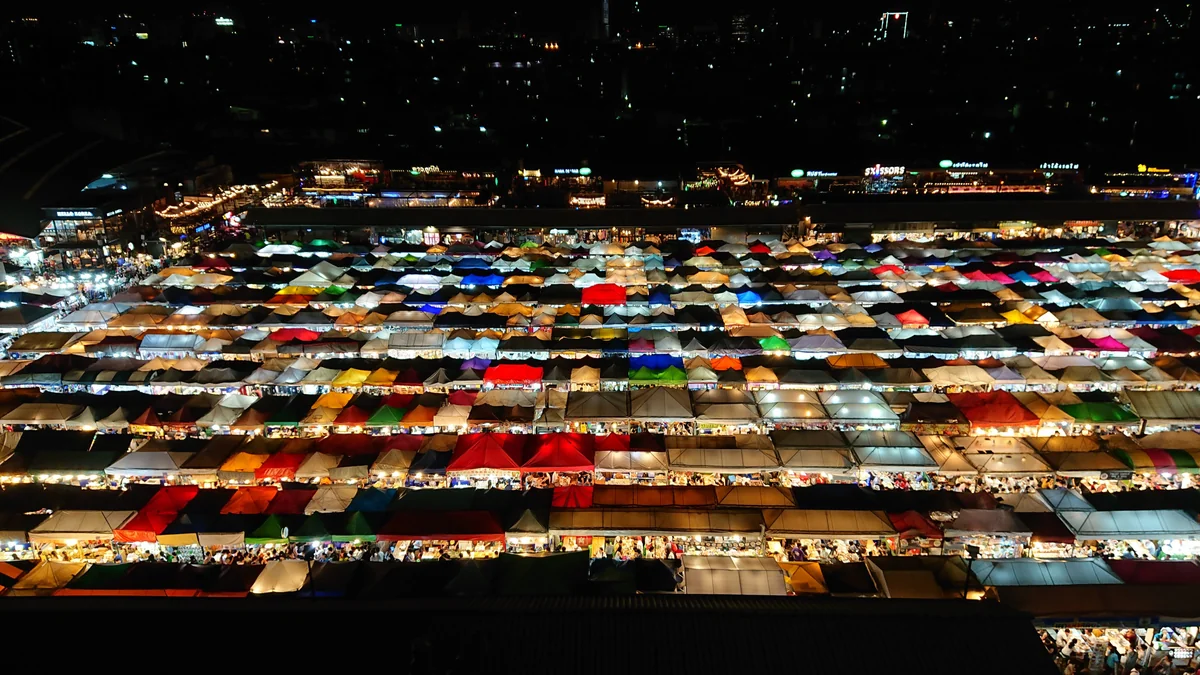 投稿写真：タラートロットファイ・ラチャダー