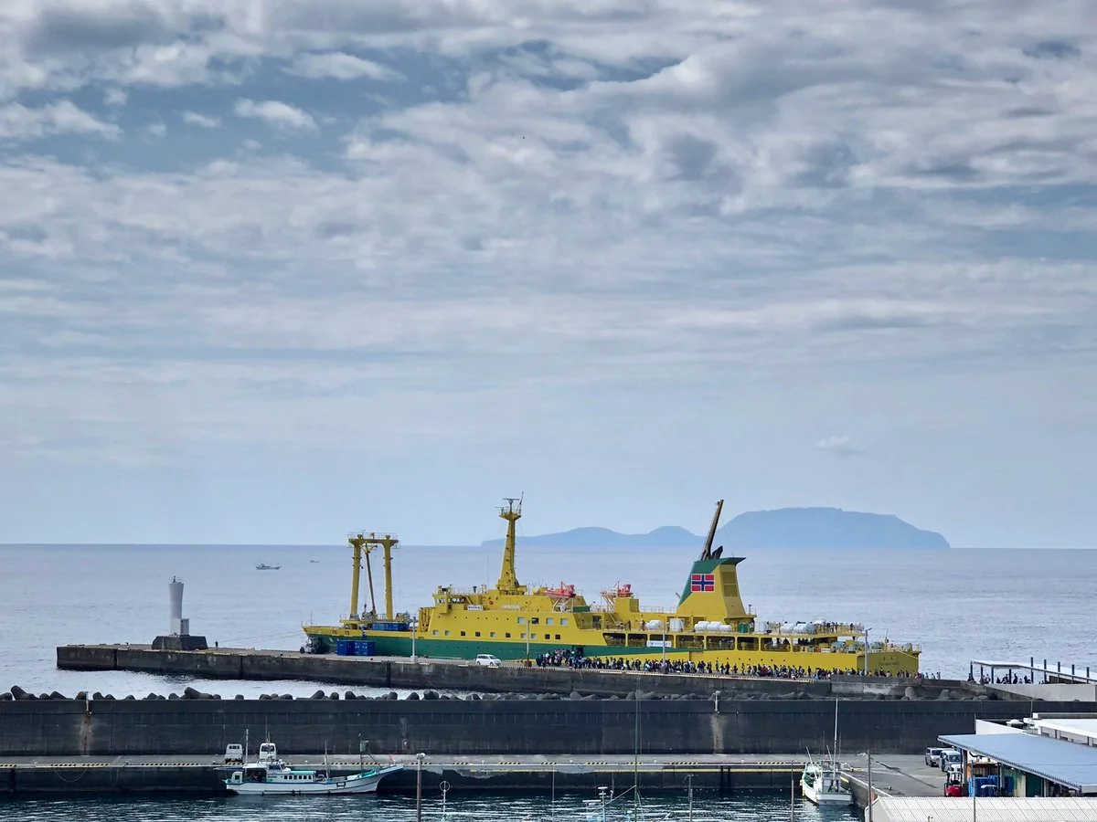 投稿写真：連休も終わり内地へ戻る人たちの列