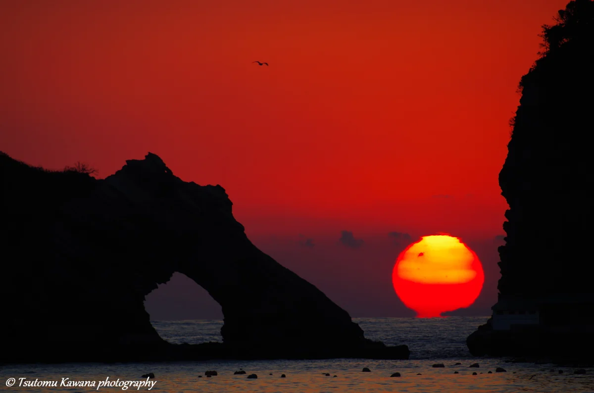 投稿写真：安房の国浮島に沈む、だるま夕陽遥かなり。