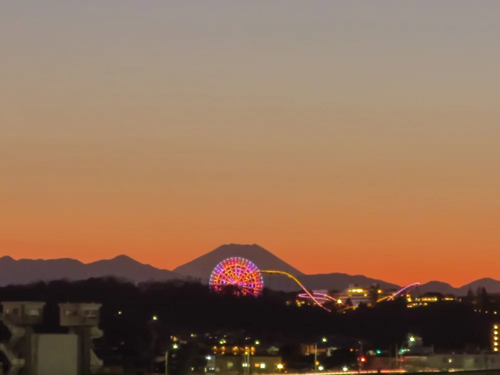 投稿写真：ライトアップされたよみうりランドと夕富士
