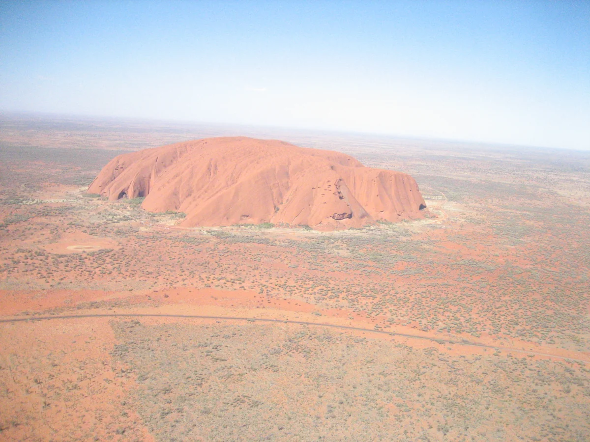投稿写真：空から見たエアーズロック（ウルル）