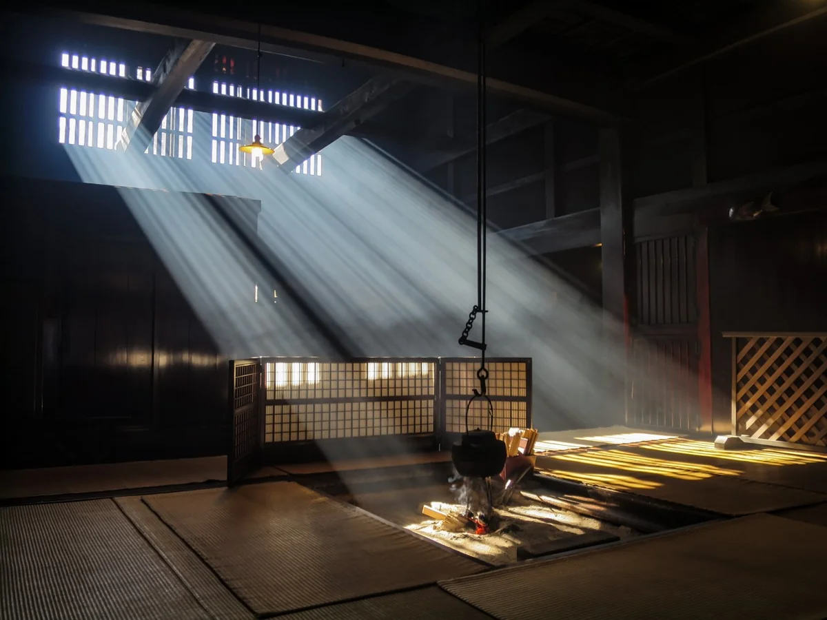 投稿写真：脇本陣奥谷の光芒(斜め左)