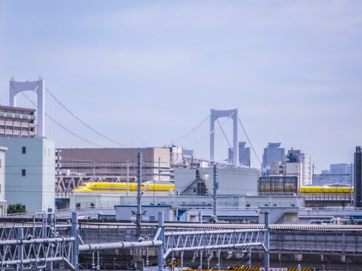投稿写真：レインボーブリッジと回送線を東京駅に向かうドクターイエロー