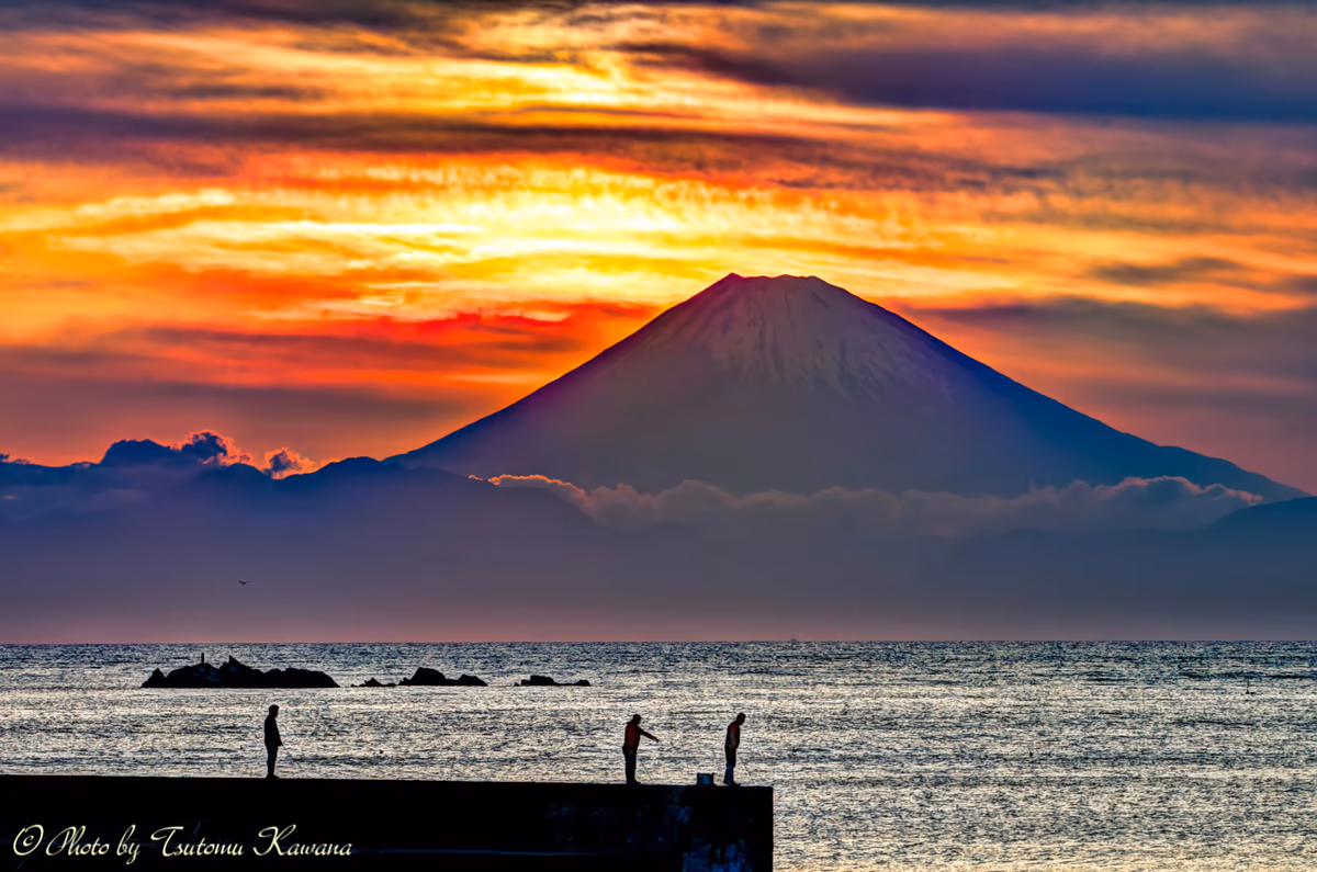 投稿写真：夕暮れの彩光に染まる房総富士10景。