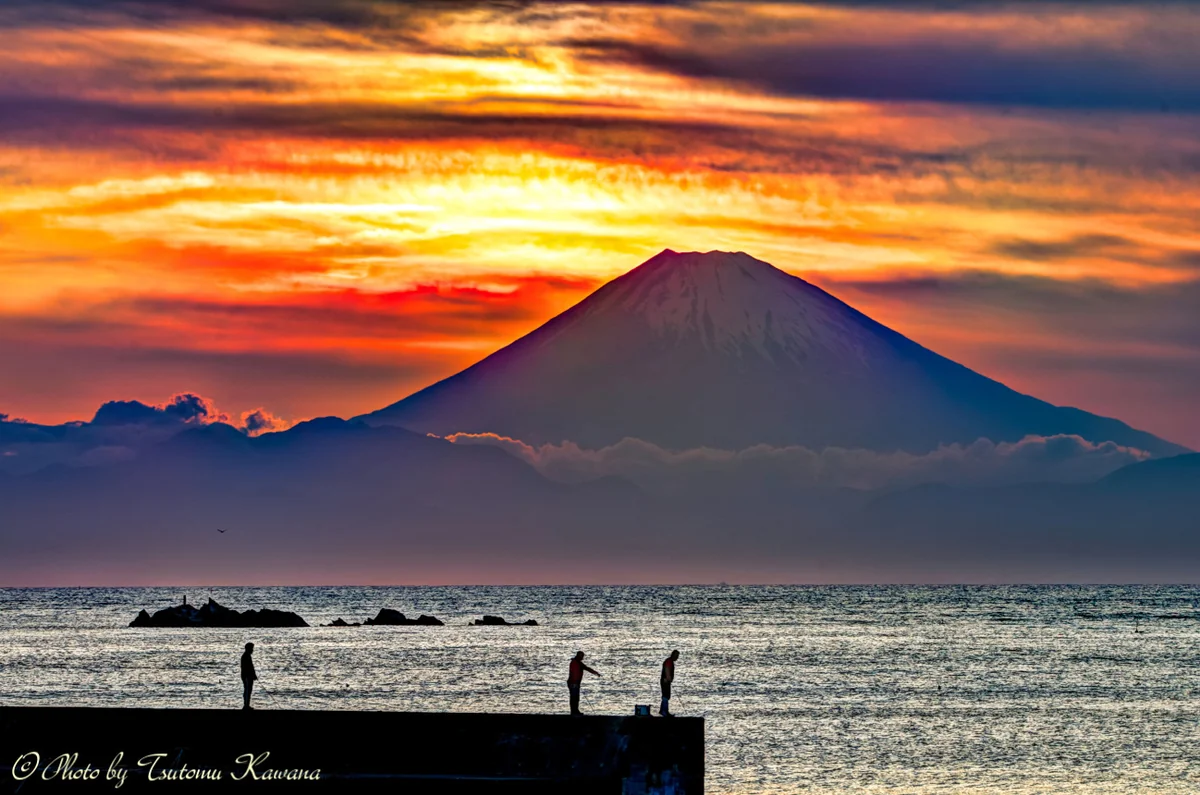 投稿写真：夕暮れの彩光に染まる房総富士10景。