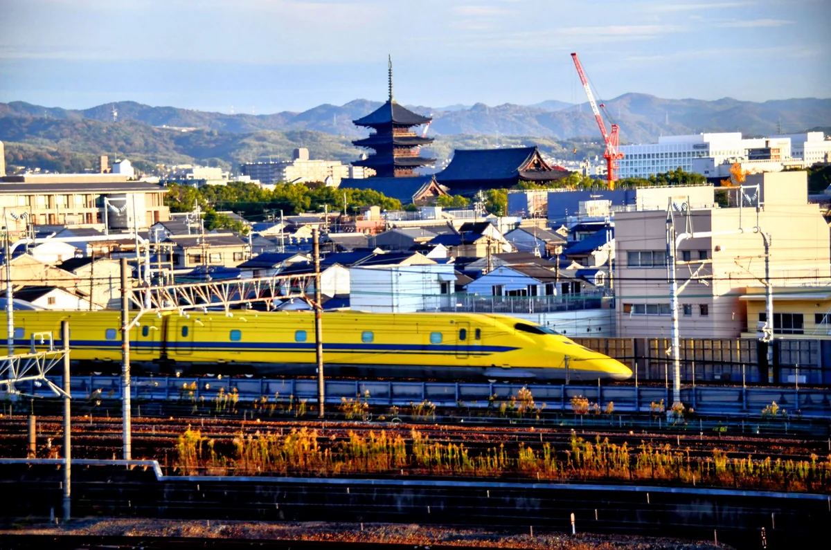 投稿写真：東寺五重塔とドクターイエロー