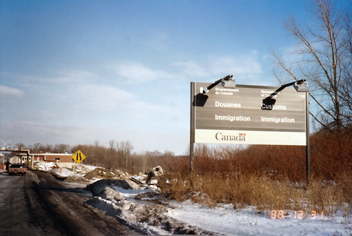 投稿写真：米国−カナダ間の国境